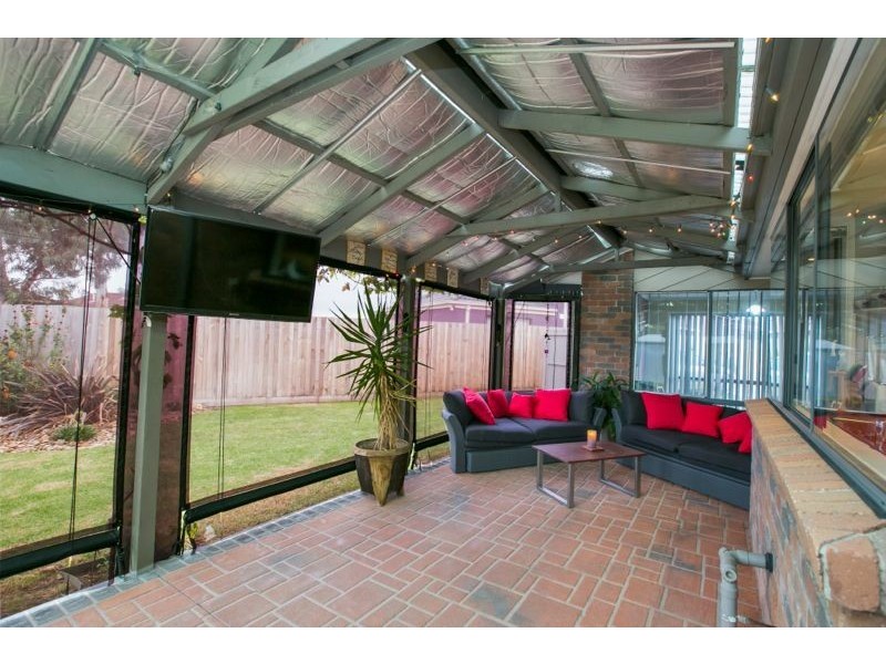 126 Courtenay Avenue, Cranbourne North VIC 3977