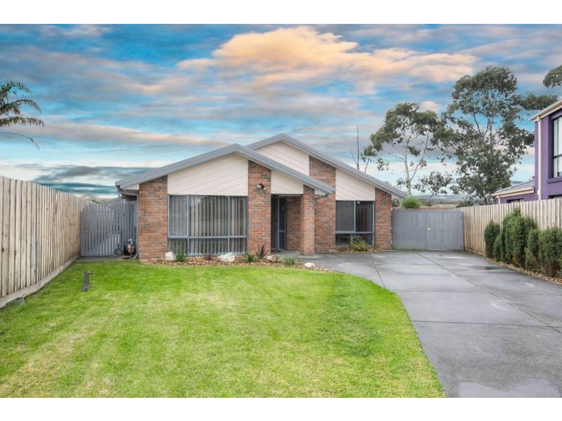 126 Courtenay Avenue, Cranbourne North VIC 3977