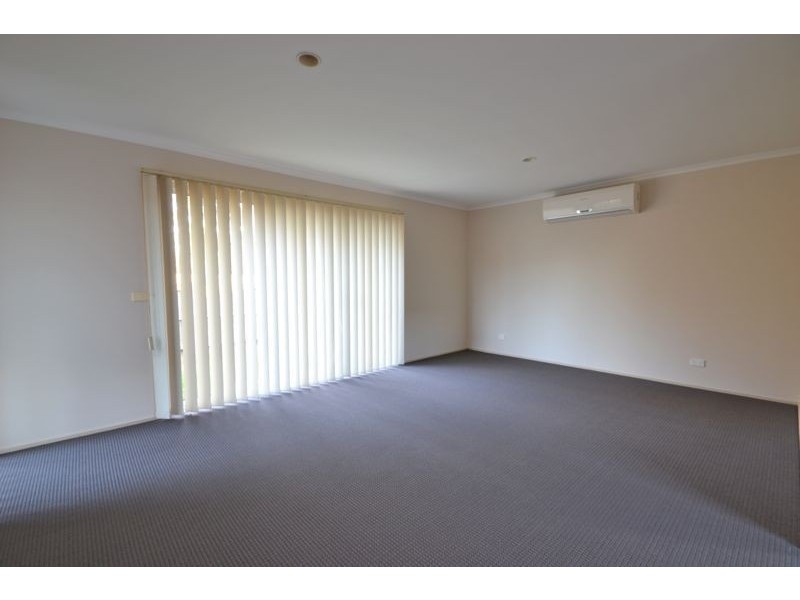 42 Jacinta Drive, Cranbourne West VIC 3977