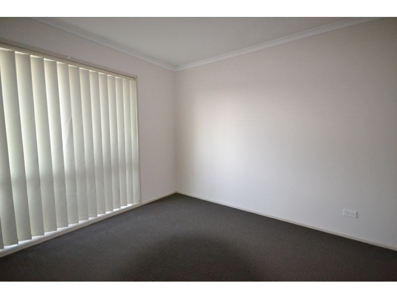 42 Jacinta Drive, Cranbourne West VIC 3977