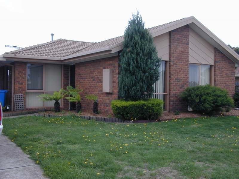 27 Eliza Street, Cranbourne North VIC 3977