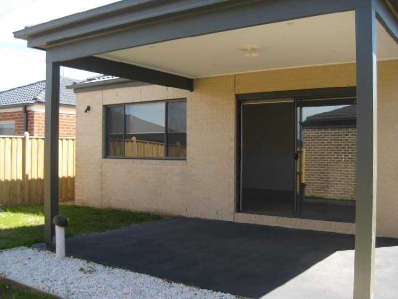 19 Autumn Fields Drive, Cranbourne North VIC 3977