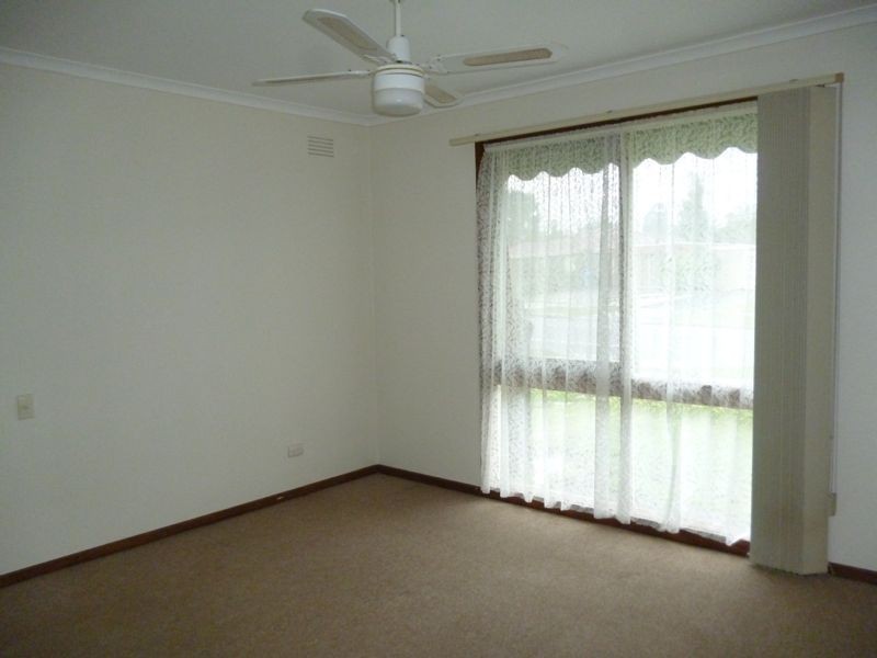 33 Guildford Crescent, Narre Warren VIC 3805