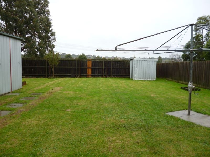 33 Guildford Crescent, Narre Warren VIC 3805