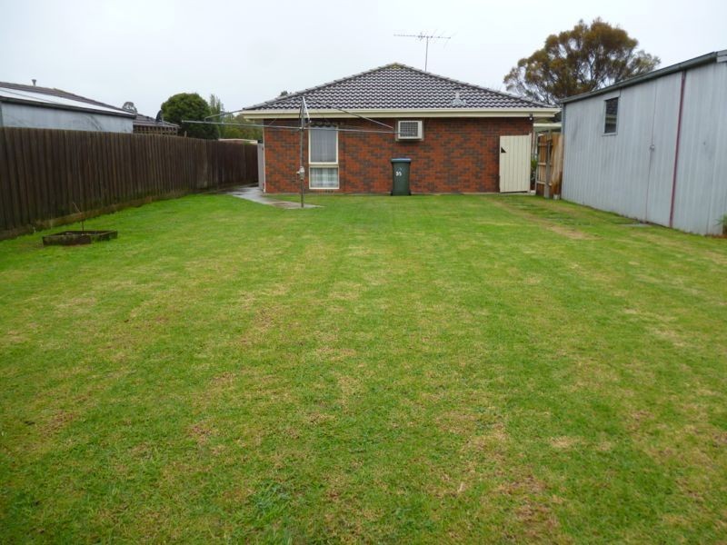 33 Guildford Crescent, Narre Warren VIC 3805