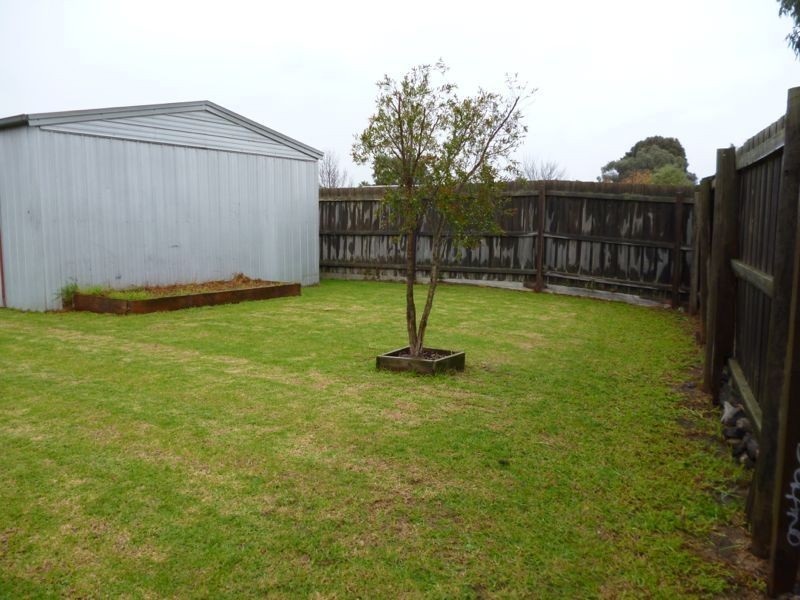 33 Guildford Crescent, Narre Warren VIC 3805
