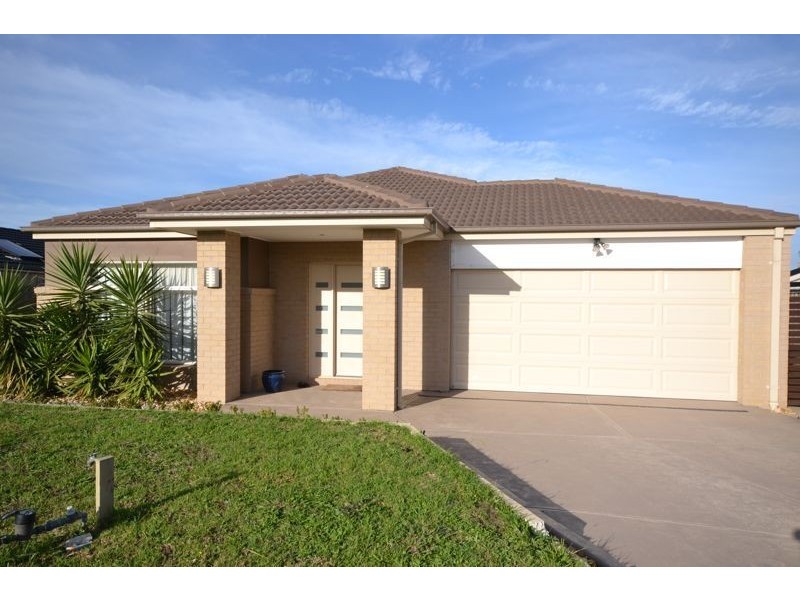 17 Golden Wattle Court, Cranbourne VIC 3977