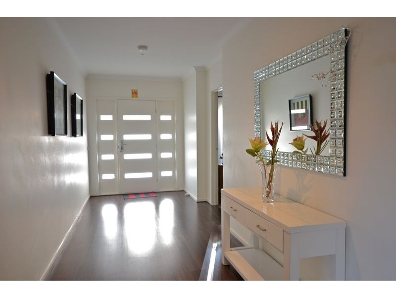 17 Golden Wattle Court, Cranbourne VIC 3977