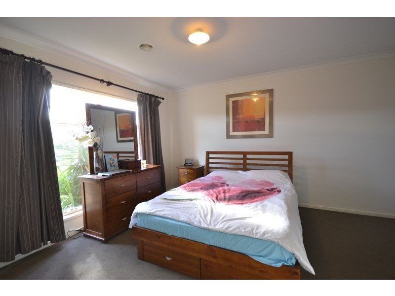 17 Golden Wattle Court, Cranbourne VIC 3977