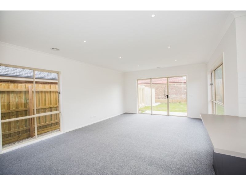6/16-18 Phelan Drive, Cranbourne North VIC 3977