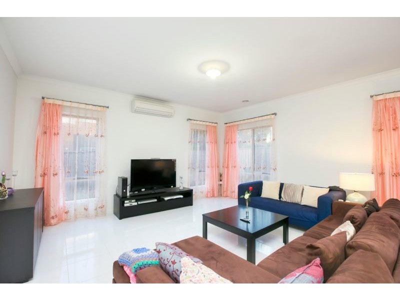 4 White Gum Way, Cranbourne North VIC 3977