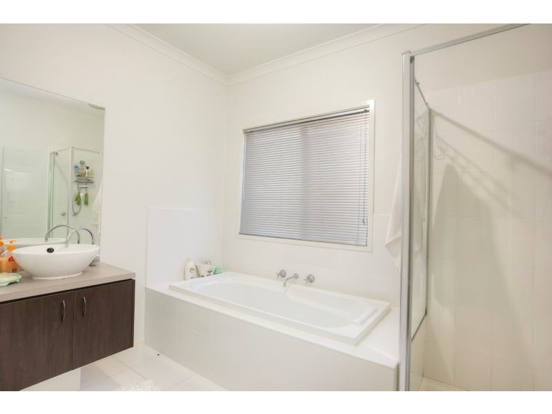 4 White Gum Way, Cranbourne North VIC 3977