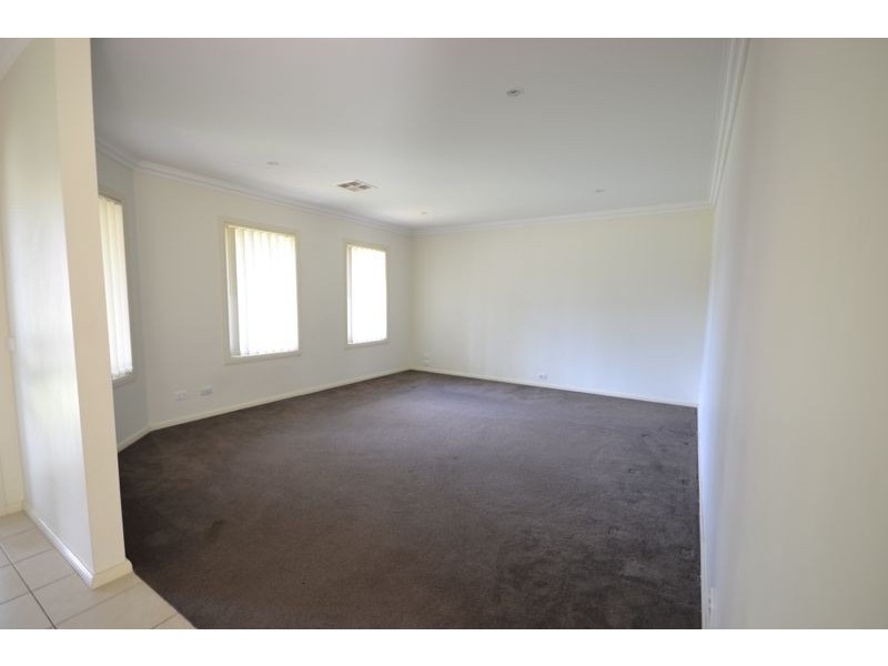 3 Cusack Way, Lynbrook VIC 3975
