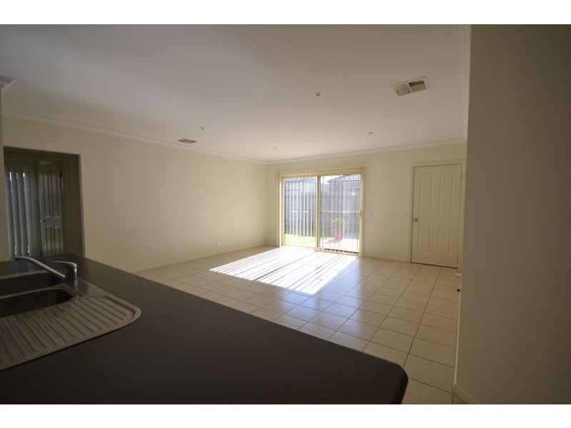 3 Cusack Way, Lynbrook VIC 3975