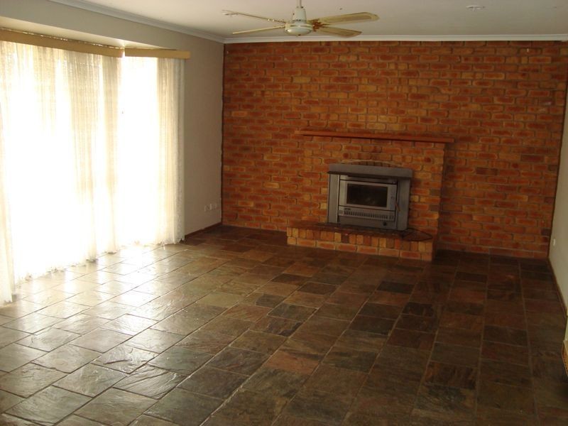 9 Filbert Court, Cranbourne North VIC 3977