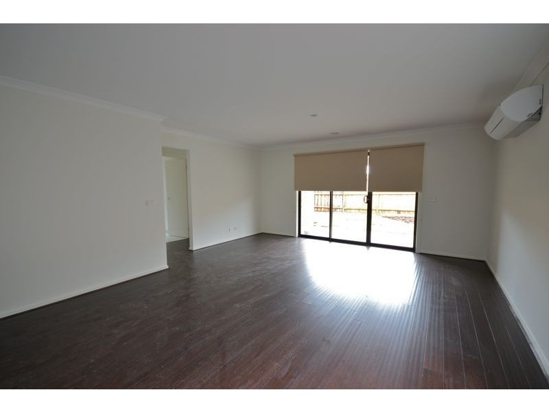 6 Hill Farm Drive, Cranbourne East VIC 3977