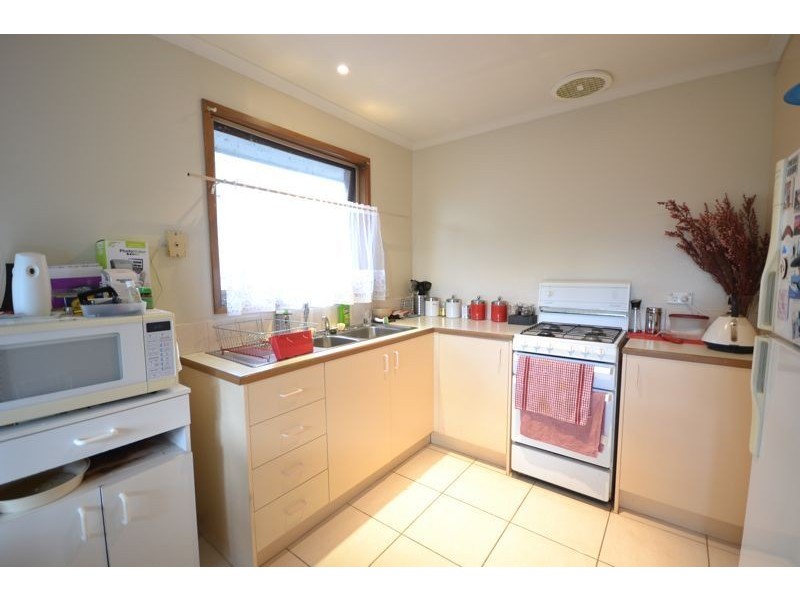 1/42 Toirram Crescent, Cranbourne VIC 3977