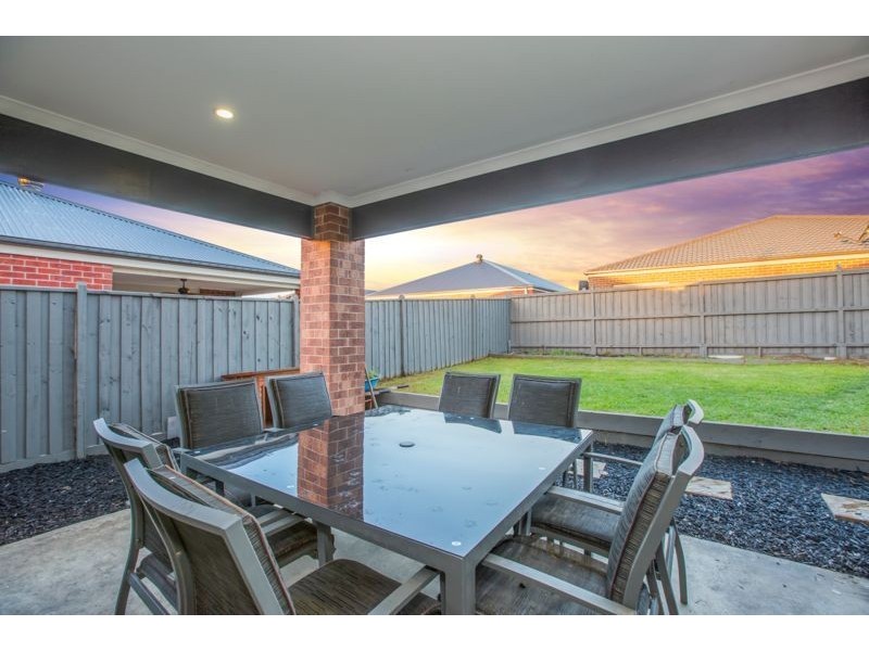 28 Merritt Avenue, Cranbourne VIC 3977