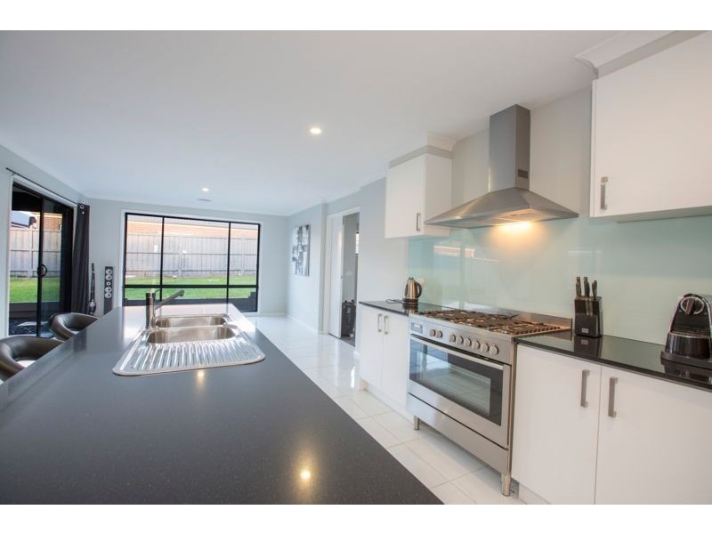 28 Merritt Avenue, Cranbourne VIC 3977