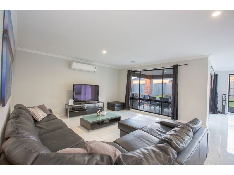 28 Merritt Avenue, Cranbourne VIC 3977