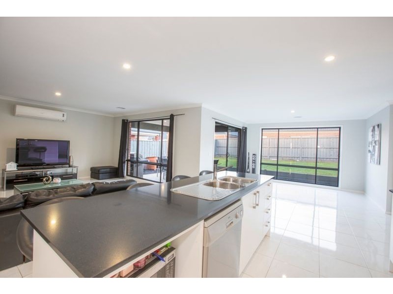 28 Merritt Avenue, Cranbourne VIC 3977