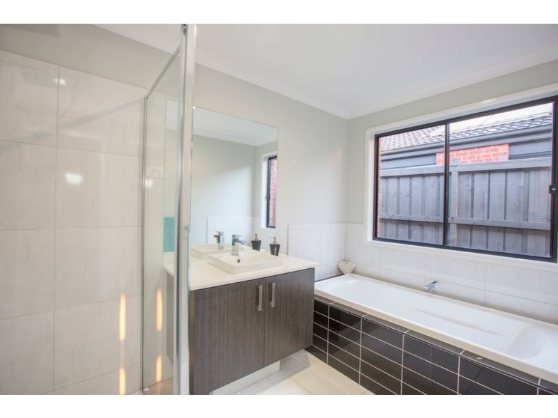 28 Merritt Avenue, Cranbourne VIC 3977