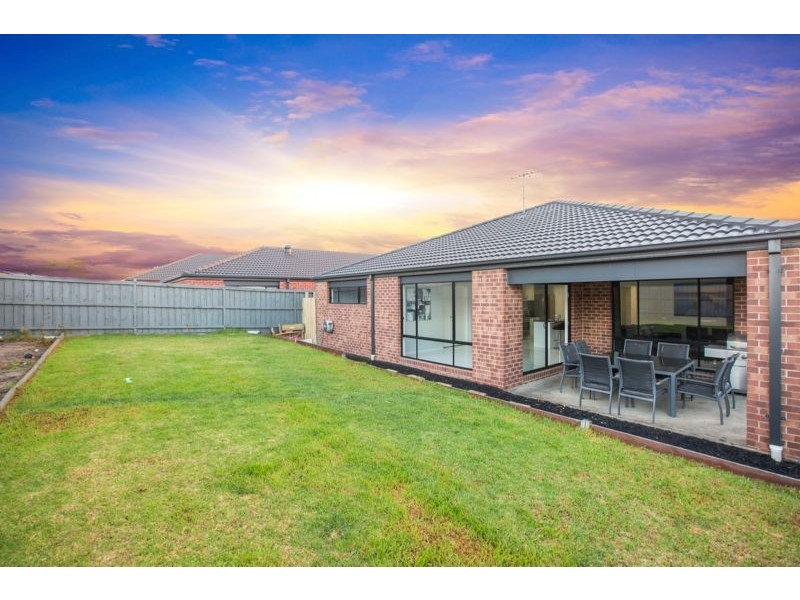 28 Merritt Avenue, Cranbourne VIC 3977