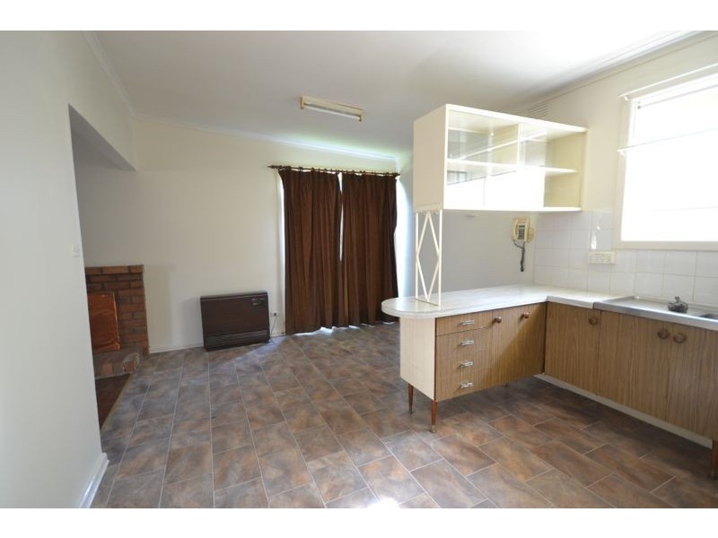 14 Mclaren Avenue, Cranbourne VIC 3977
