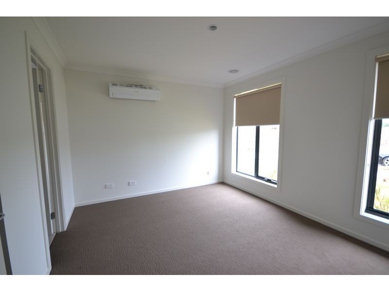 6 Hill Farm Drive, Cranbourne East VIC 3977