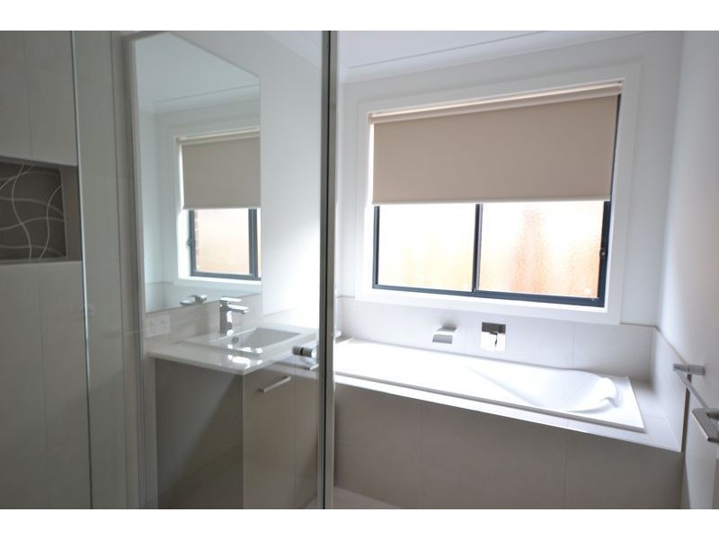 6 Hill Farm Drive, Clyde VIC 3978