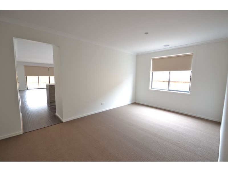 6 Hill Farm Drive, Clyde VIC 3978