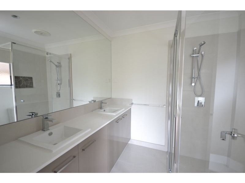 6 Hill Farm Drive, Cranbourne East VIC 3977