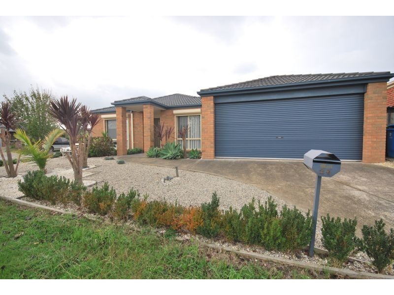 24 Nyarrin Place, Cranbourne West VIC 3977