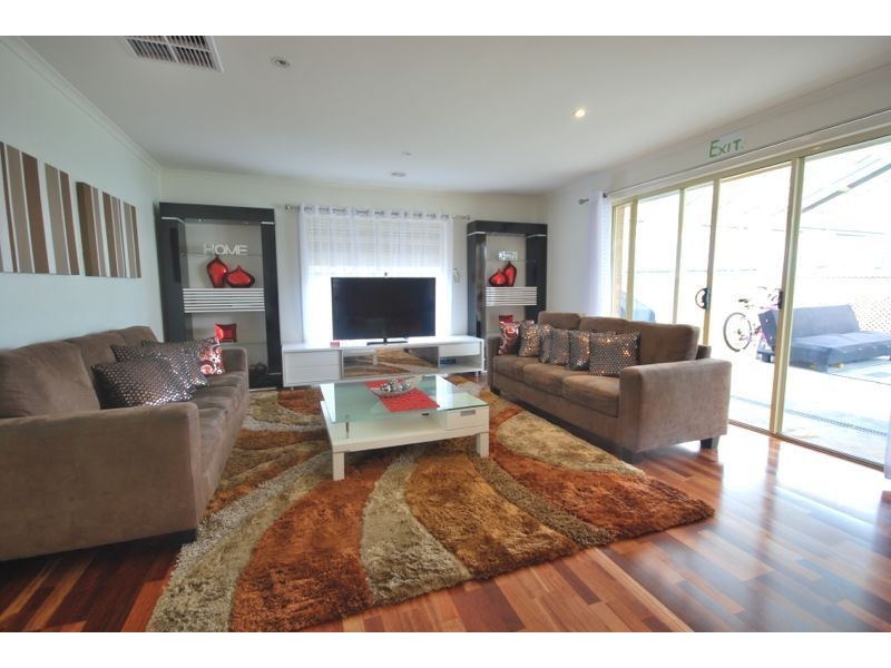 24 Nyarrin Place, Cranbourne West VIC 3977