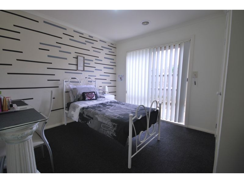 24 Nyarrin Place, Cranbourne West VIC 3977