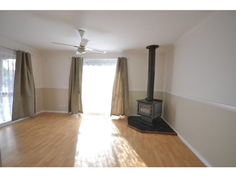 7 Frances Crescent, Cranbourne North VIC 3977