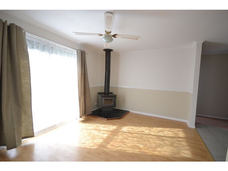 7 Frances Crescent, Cranbourne North VIC 3977