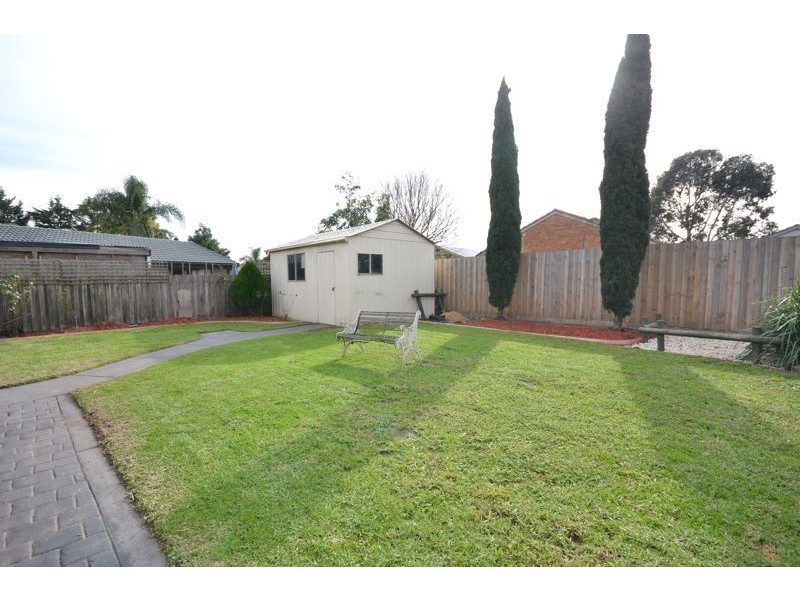 7 Frances Crescent, Cranbourne North VIC 3977