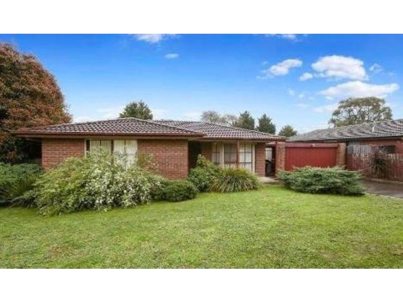 15 Strathavan Drive, Berwick VIC 3806