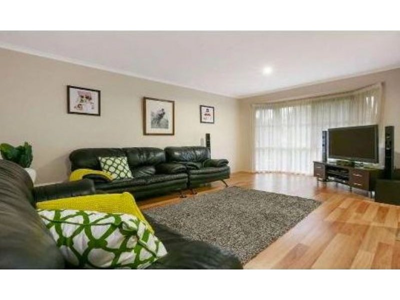 15 Strathavan Drive, Berwick VIC 3806