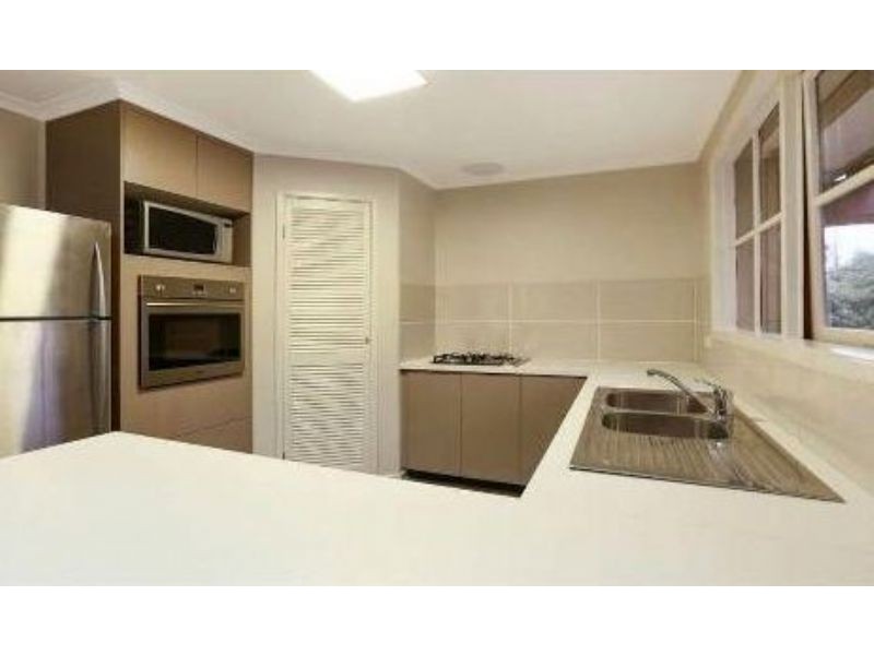 15 Strathavan Drive, Berwick VIC 3806