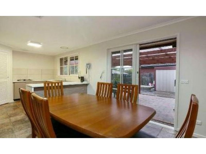 15 Strathavan Drive, Berwick VIC 3806