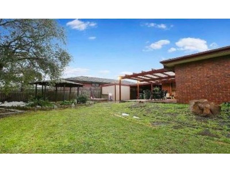 15 Strathavan Drive, Berwick VIC 3806