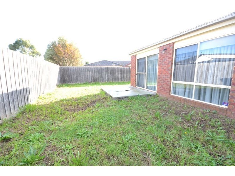 13 Menindee Terrace, Narre Warren VIC 3805