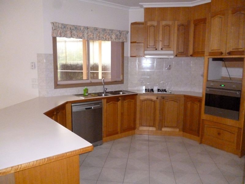 17 Franks Way, Cranbourne North VIC 3977