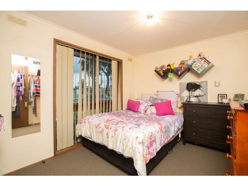 16 Oroya Grove, Clyde VIC 3978