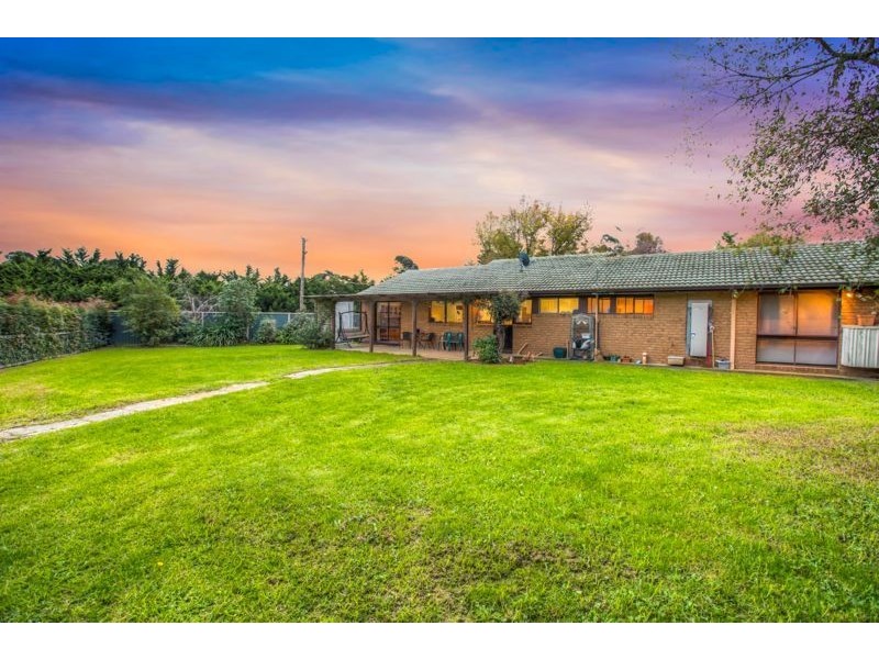16 Oroya Grove, Clyde VIC 3978