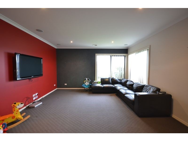 60 Thunderbolt Drive, Cranbourne East VIC 3977
