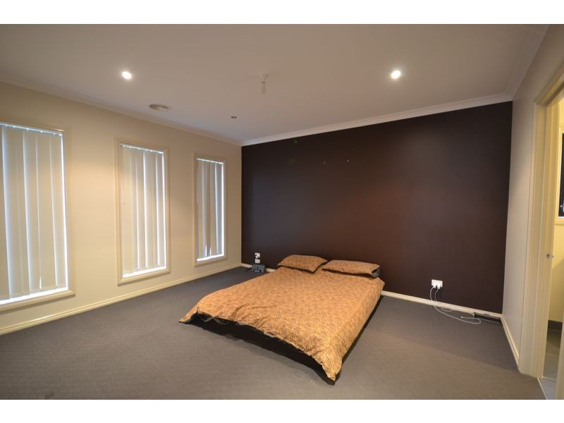60 Thunderbolt Drive, Cranbourne East VIC 3977