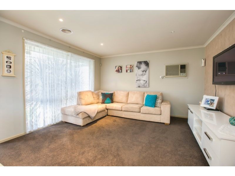 57 Courtenay Avenue, Cranbourne North VIC 3977